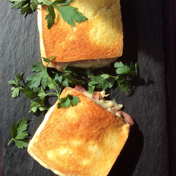 Un croque monsieur doré aux infrarouges