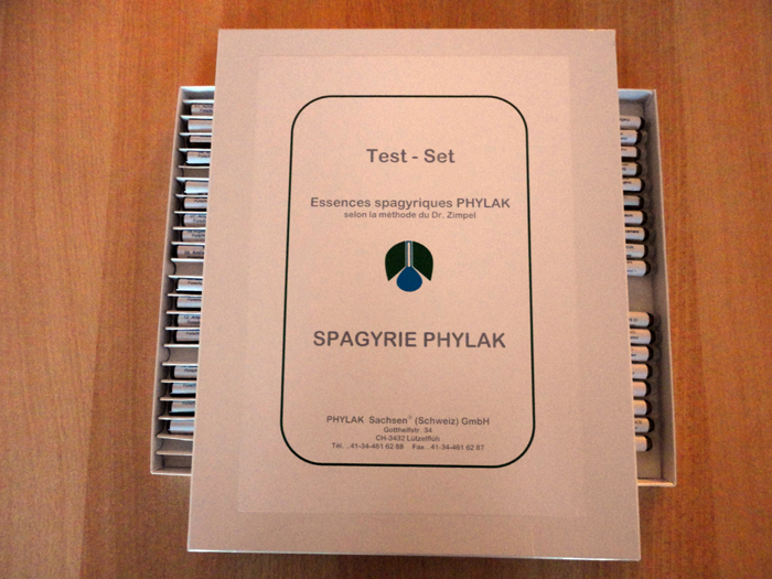 Mon set de test contenant des échantillons de toutes les essences spagyriques.