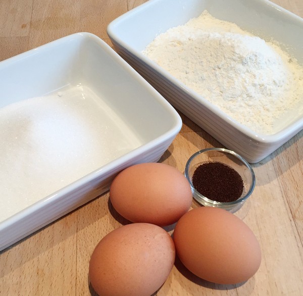 Ingrédients pour le biscuit de la bûche de Noël