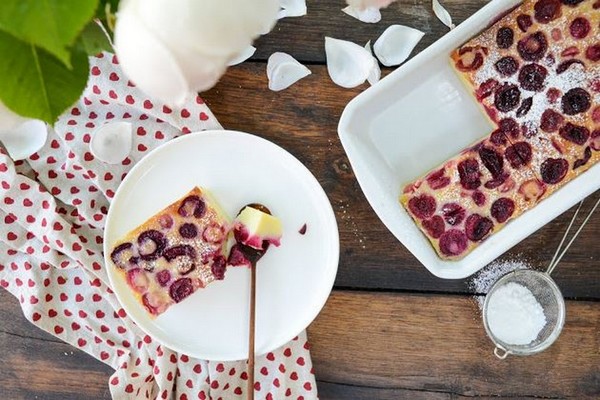 Un clafoutis d'été à la cerise