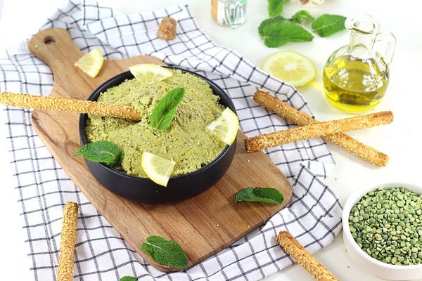 Un houmous aux pois cassés à la vapeur