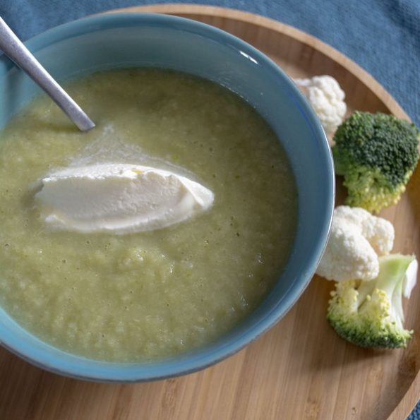 Une soupe avec des restes de légumes