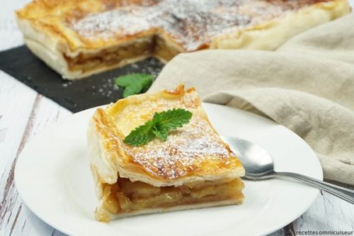 Une tourte aux pommes à la vapeur douce