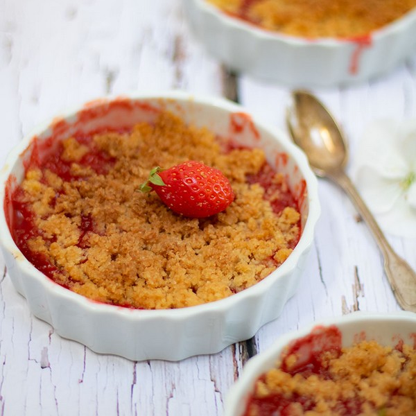 Un crumble fraises coco cuit à basse température