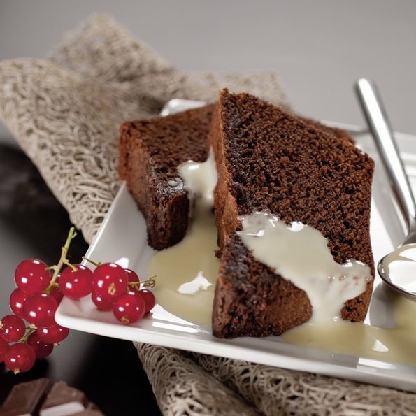 Un gâteau au chocolat à l'omnicuiseur