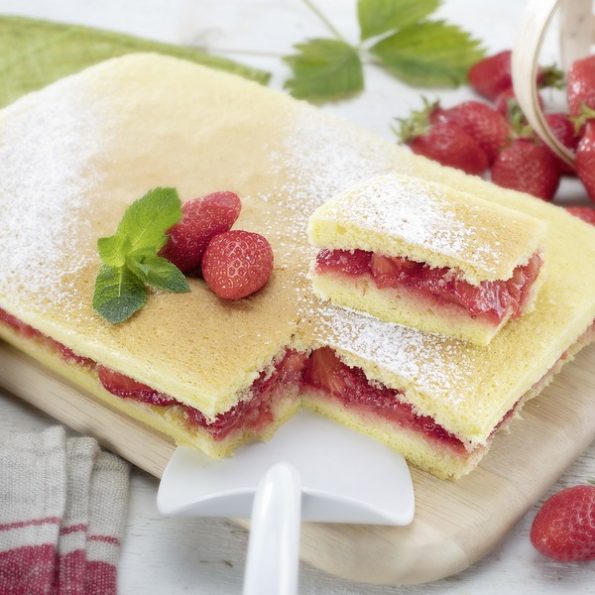 Un gâteau aux fraises à l'omnicuiseur